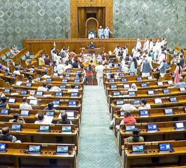 Monsoon Session LIVE: कल तक के लिए स्थगित हुई दोनों सदनों की कार्यवाही, SIR पर विपक्ष का जोरदार...