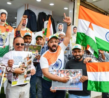 ओवल टेस्ट के हीरो मोहम्मद सिराज का बुधवार को हैदराबाद पहुंचने पर फैंस ने...