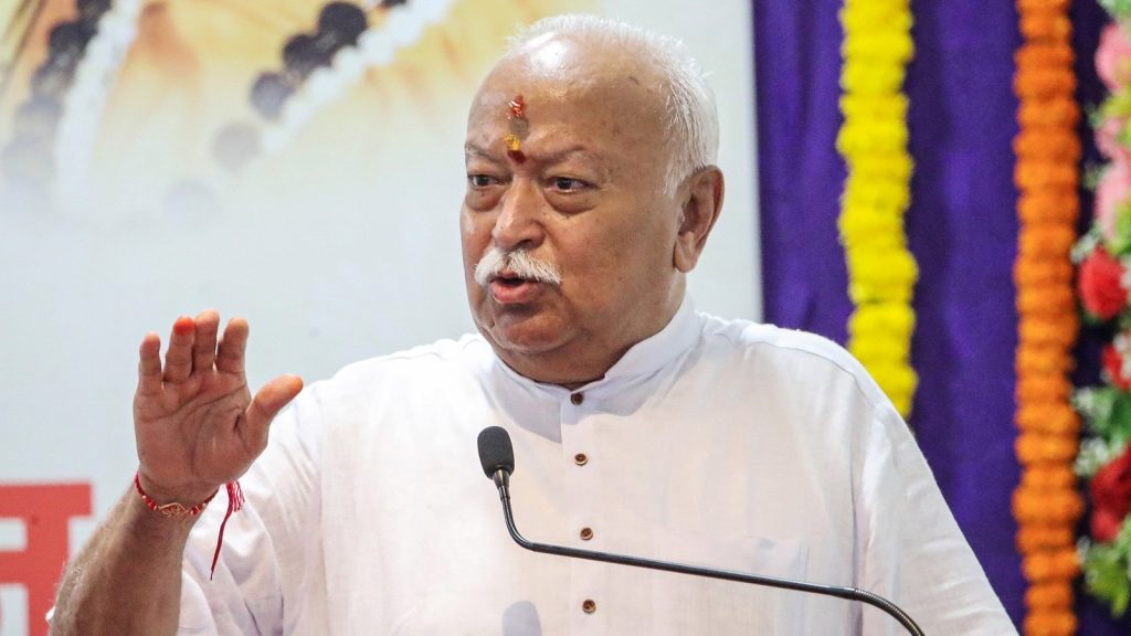 RSS chief Mohan Bhagwat: संघ प्रमुख ने कहा कि अगर हमारा देश बहुत ज्यादा आर्थिक तरक्की भी...