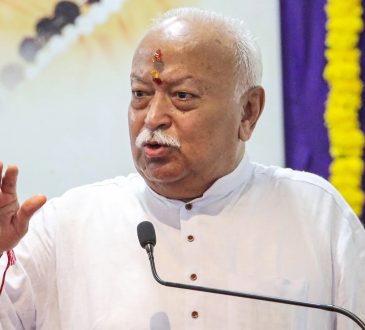 RSS chief Mohan Bhagwat: संघ प्रमुख ने कहा कि अगर हमारा देश बहुत ज्यादा आर्थिक तरक्की भी...