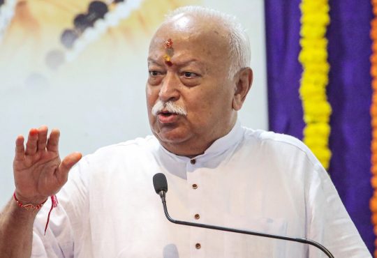 RSS chief Mohan Bhagwat: संघ प्रमुख ने कहा कि अगर हमारा देश बहुत ज्यादा आर्थिक तरक्की भी...