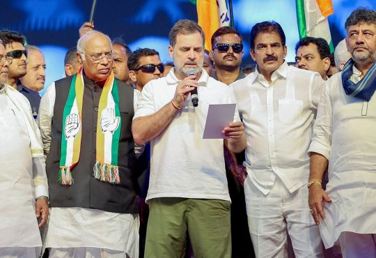 यह विवाद राहुल गांधी की प्रेस कॉन्फ्रेंस से शुरू हुआ, जिसमें उन्होंने EC पर...