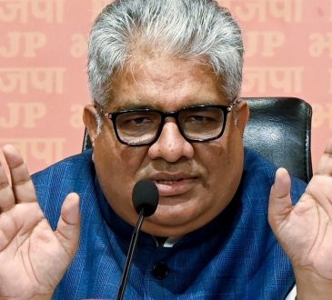 केंद्रीय मंत्री ने कांग्रेस नेता पर चुनाव में हार के बाद निर्वाचन आयोग को...