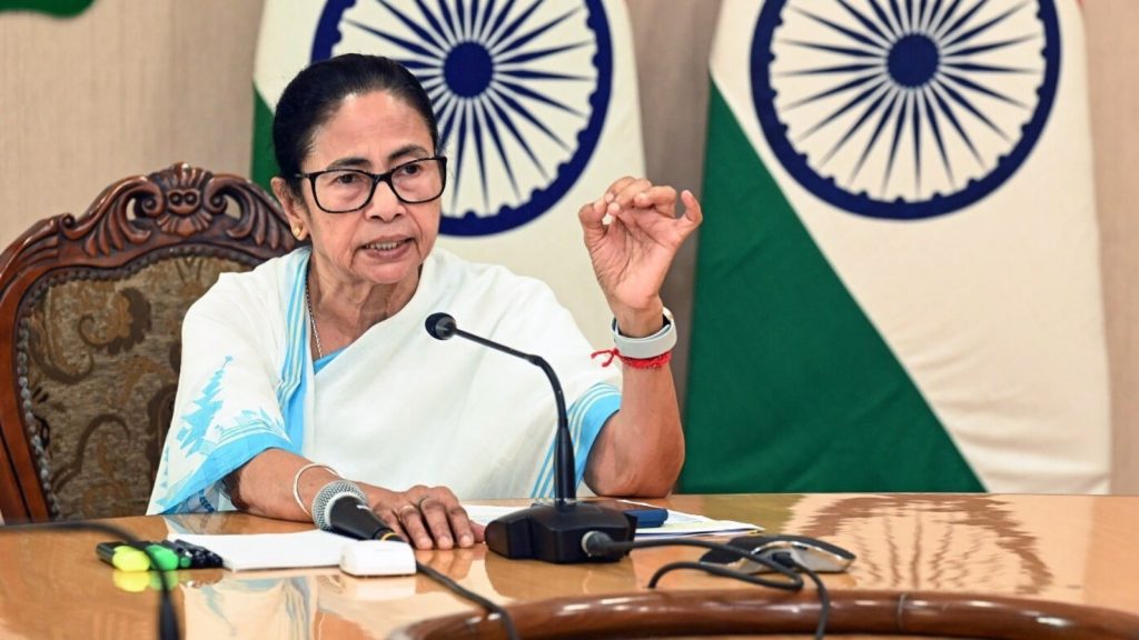 सीएम बनर्जी ने आरोप लगाते हुए कहा, ‘इस बार आप (पीएम मोदी) कह रहे हैं कि आपको...