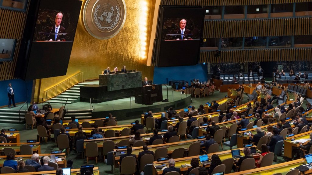 1988 को पहली फिलिस्तीनी इंतिफादा के दौरान पीएलओ नेता यासिर अराफात ने...