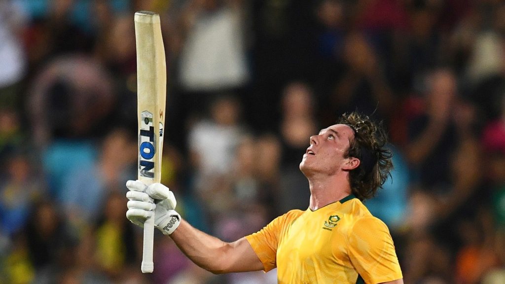 दक्षिण अफ्रीका के डेवाल्ड ब्रेविस ने ऑस्ट्रेलिया के खिलाफ दूसरे टी20 में...