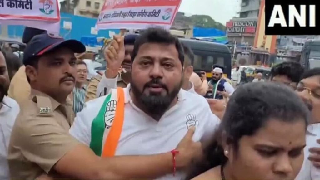 મહારાષ્ટ્ર નવનીરમન સેના (એમ.એન.એસ.) ના વડા રાજ ઠાકરેએ તેને સ્વતંત્રતા દિવસ બનાવ્યો … महाराष्ट्र नवनिर्माण सेना (मनसे) प्रमुख राज ठाकरे ने इसे स्वतंत्रता दिवस...