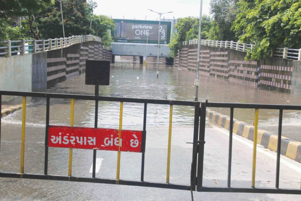 અખબારનગર અંડરપાસમાં પાણી ભરાતાં બંધ કરાયો