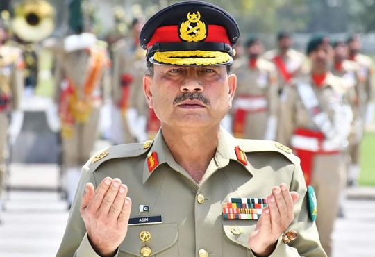 भारत को परमाणु हमले की गीदड़भभकी देने के अलावा मुनीर ने डिनर के दौरान भारत...