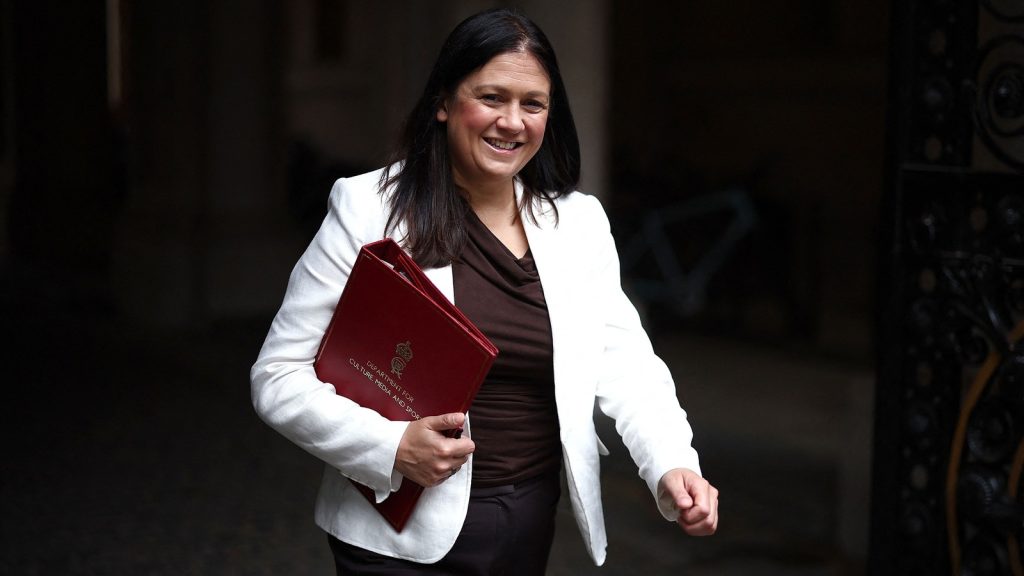 ब्रिटेन में नए क्रिकेट डोम बनेंगे। इनका मकसद महिलाओं और लड़कियों के खेल को...