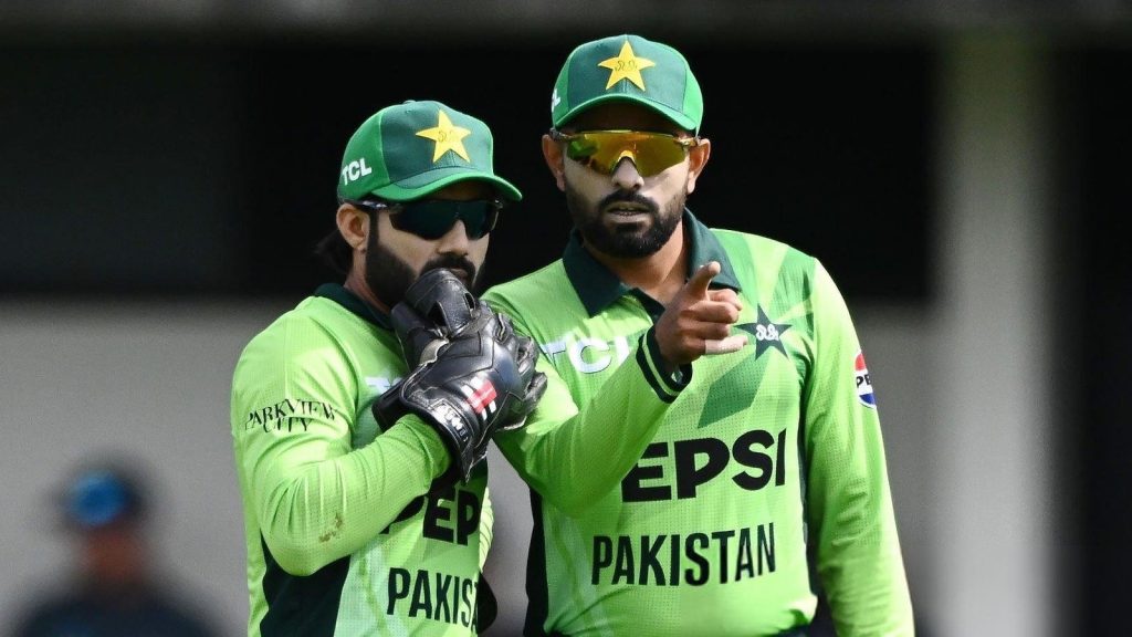 बाबर आजम और मोहम्मद रिजवान को एशिया कप के लिए टी20 टीम से बाहर किए जाने के बाद...
