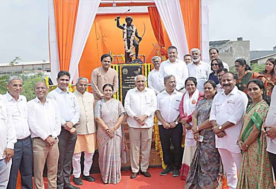 લાંભાના અર્બન ફોરેસ્ટ પાર્કમાં મૂકવામાં આવેલી ભગવાન બિરસા મુંડાની પ્રતિમાનું અનાવરણ
