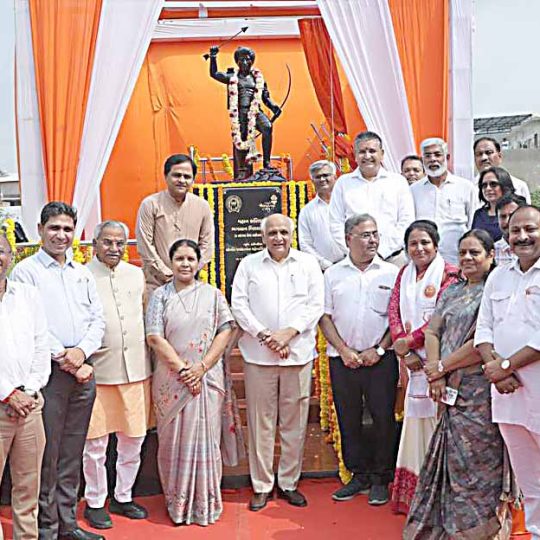લાંભાના અર્બન ફોરેસ્ટ પાર્કમાં મૂકવામાં આવેલી ભગવાન બિરસા મુંડાની પ્રતિમાનું અનાવરણ