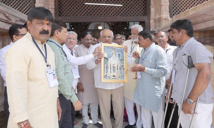 વડનગરના પૌરાણિક હાટકેશ્વર મહાદેવના મંદિર પરિસર વિકાસના બીજા તબક્કામાં...