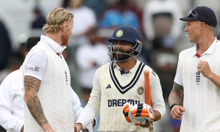 सचिन तेंदुलकर ने इंग्लैंड के खिलाफ मैनचेस्टर टेस्ट में हुए बहुचर्चित...