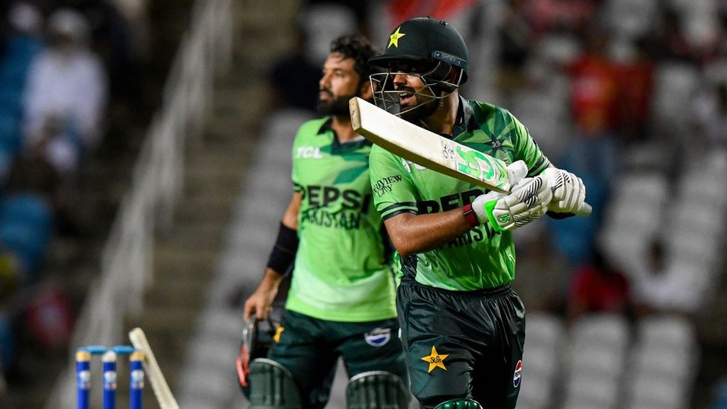 શોઇબ અખ્તરે બાબર આઝમ અને મોહમ્મદ રિઝવાનને મેચ સમાપ્ત કરવાની સલાહ આપી છે. शोएब अख्तर ने बाबर आजम और मोहम्मद रिजवान को मैच खत्म करके आने की सलाह दी है।...