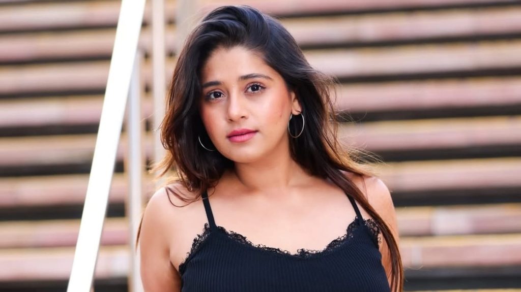 Bigg Boss 19 Contestant: रुपाली गांगुली स्टारर सीरियल अनुपमा की एक और एक्ट्रेस को अब बिग...