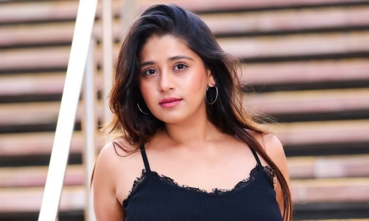 Bigg Boss 19 Contestant: रुपाली गांगुली स्टारर सीरियल अनुपमा की एक और एक्ट्रेस को अब बिग...
