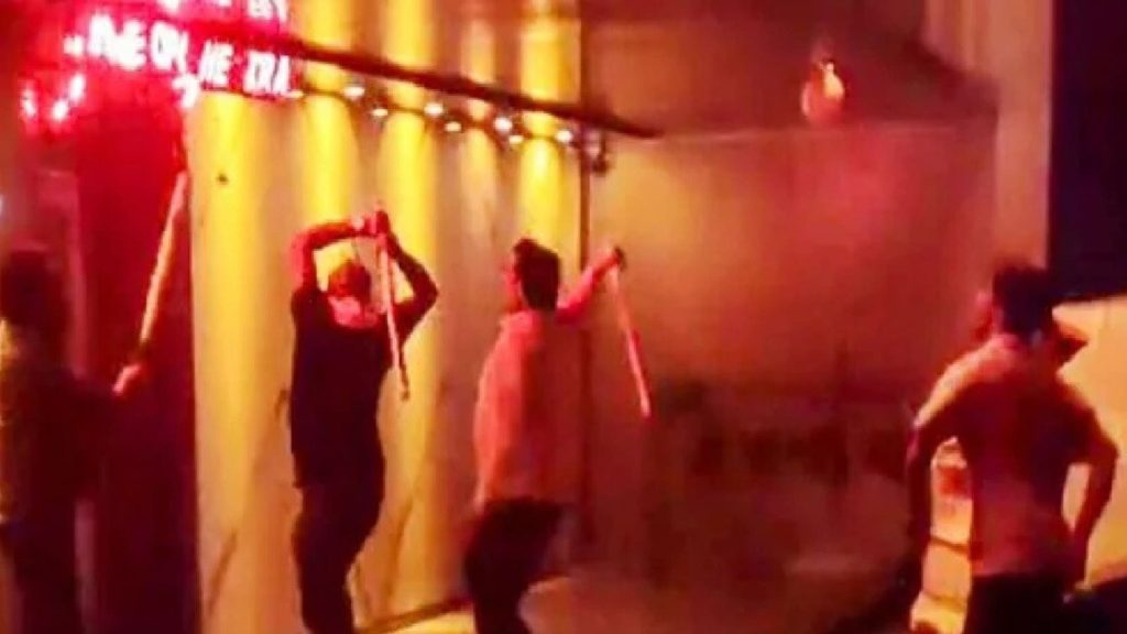 रायगढ़ में राज ठाकरे की टिप्पणी के बाद महाराष्ट्र नव निर्माण सेना के कुछ...