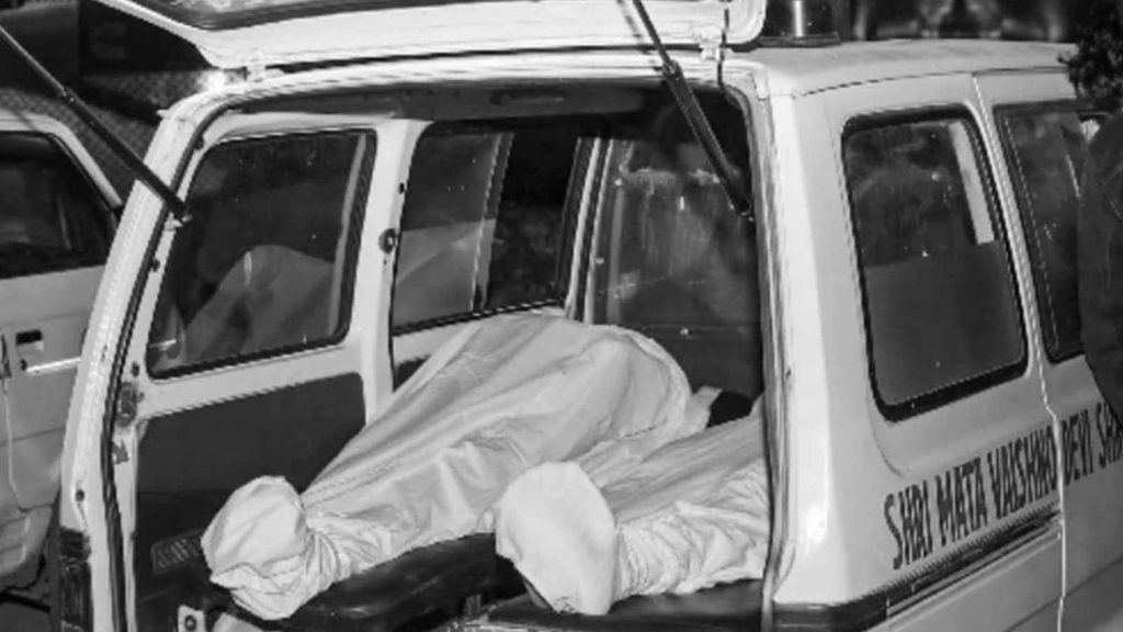 पुलिस को संदेह है कि यह आत्महत्या का मामला हो सकता है, हालांकि सटीक कारणों...