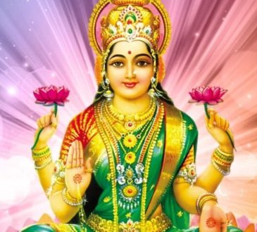 Varalakshmi Vratham 2025 Muhurat: सावन के शुक्ल पक्ष में पूर्णिमा के दिन वरलक्ष्मी व्रत रखा...