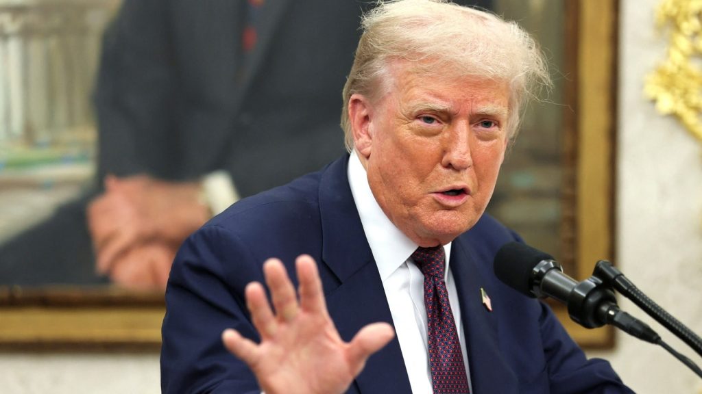 बोल्टन ने रूसी तेल खरीदने के लिए नई दिल्ली पर लगाए गए भारी टैरिफ की ओर इशारा...