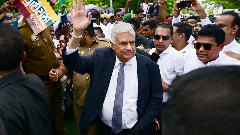 Sri Lanka: श्रीलंका के पूर्व राष्ट्रपति रानिल विक्रमसिंघे को गिरफ्तार कर लिया...