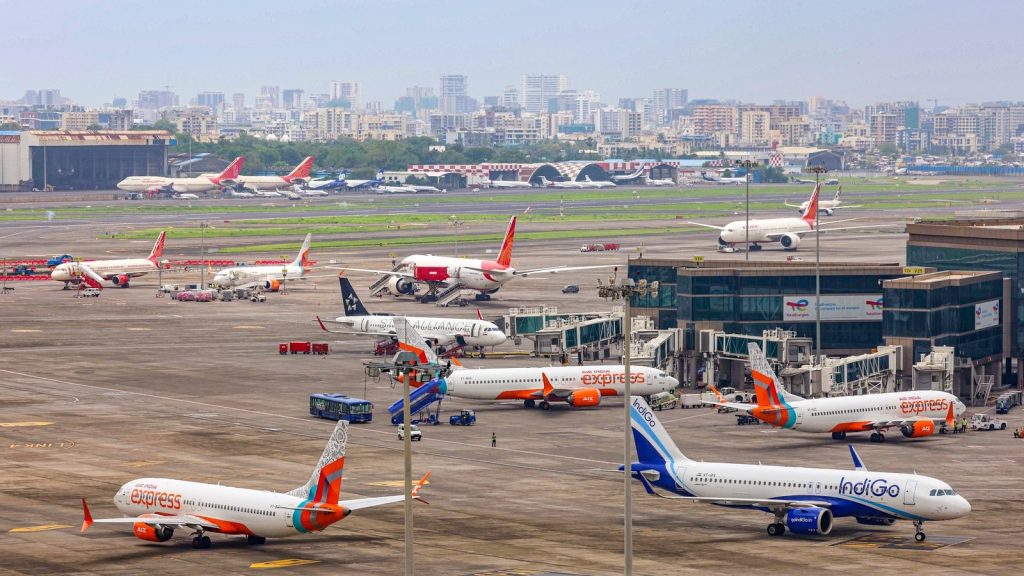 मुंबई में बारिश के चलते काफी परेशानी हुई। इसके चलते 350 से ज्यादा फ्लाइट्स...