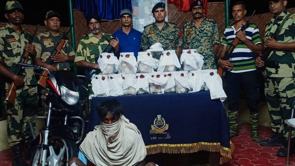 बीएसएफ ने फिरोजपुर में हेरोईन कि बड़ी खेप पकड़ी है। इसके अलावा एक तस्कर को...