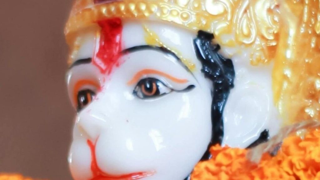Hanuman Chalisa : मंगलवार का दिन बजंरग बली की अराधना के लिए बहुत खास है। इस दिन हनुमान...