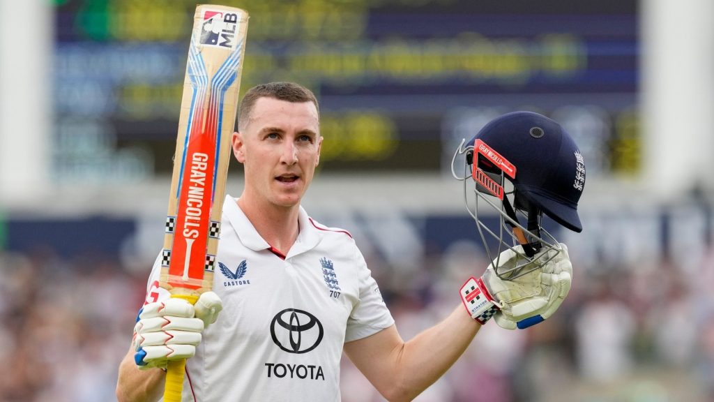 हैरी ब्रूक ने 98 गेंदों पर 111 रन की तेज-तर्रार पारी में 12 चौके और दो छक्के लगाए।...