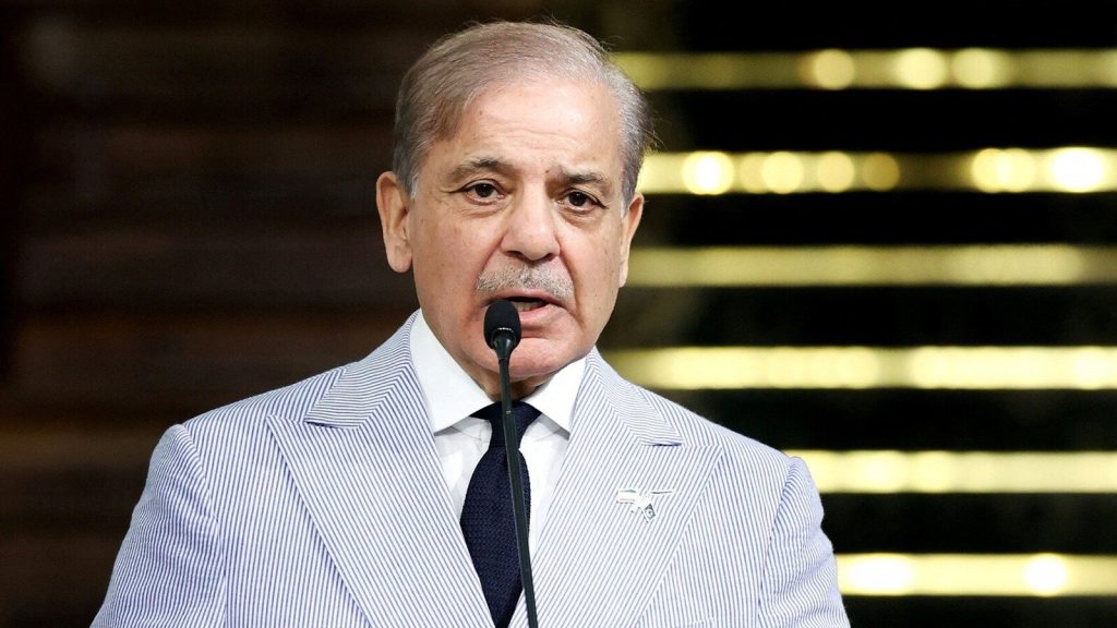 पाकिस्तान की आर्थिक दुर्दशा किसी से छिपी नहीं है। आईएमएफ ने उसे लोन के...