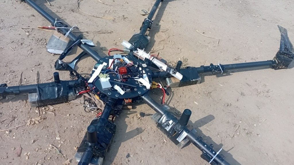 पाकिस्तानी खुफिया एजेंसियां ड्रोन की तकनीकी जांच कर रही हैं ताकि इसके...