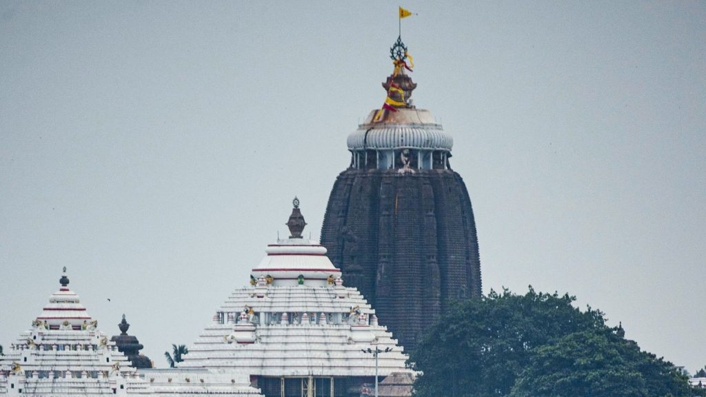 पुरी स्थित श्री जगन्नाथ मंदिर पर चढ़ने की कोशिश के आरोप में झारखंड के...