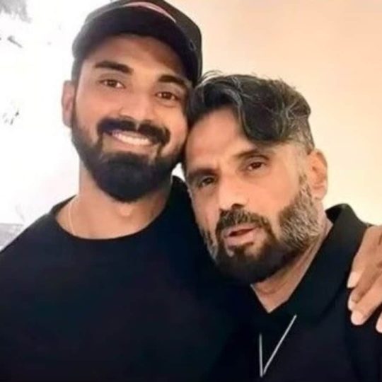 केएल राहुल ने सुनील शेट्टी को खास अंदाज में बर्थडे विश किया है। स्टार...
