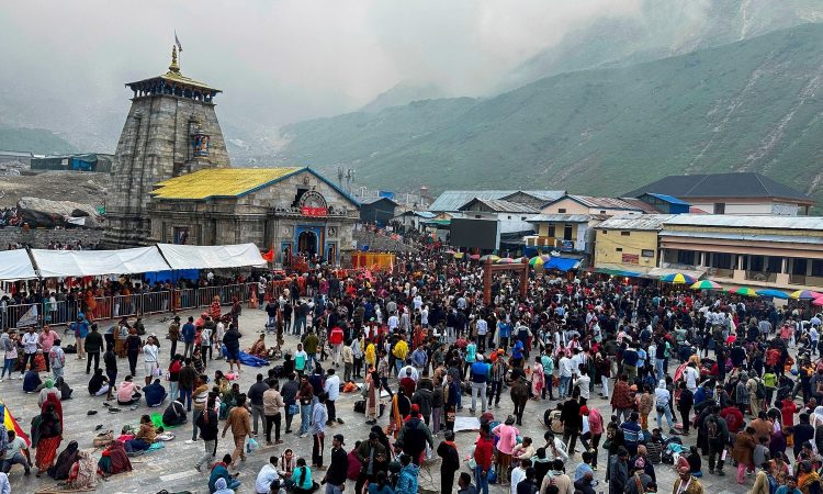 रुद्रप्रयाग जिला प्रशासन की ओर से केदारनाथ यात्रा तीन दिनों के लिए...