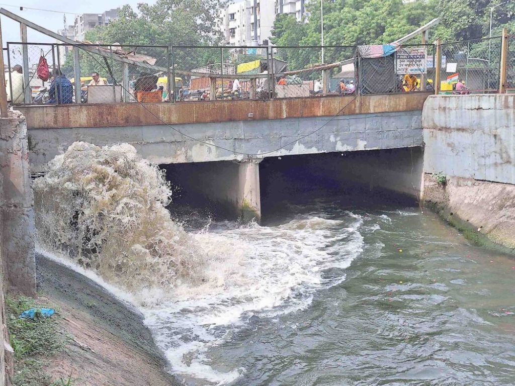 અમદાવાદની ખારીકટ-ફતેહવાડી કેનાલ પર 104 માઈનોર બ્રીજ ભયજનક