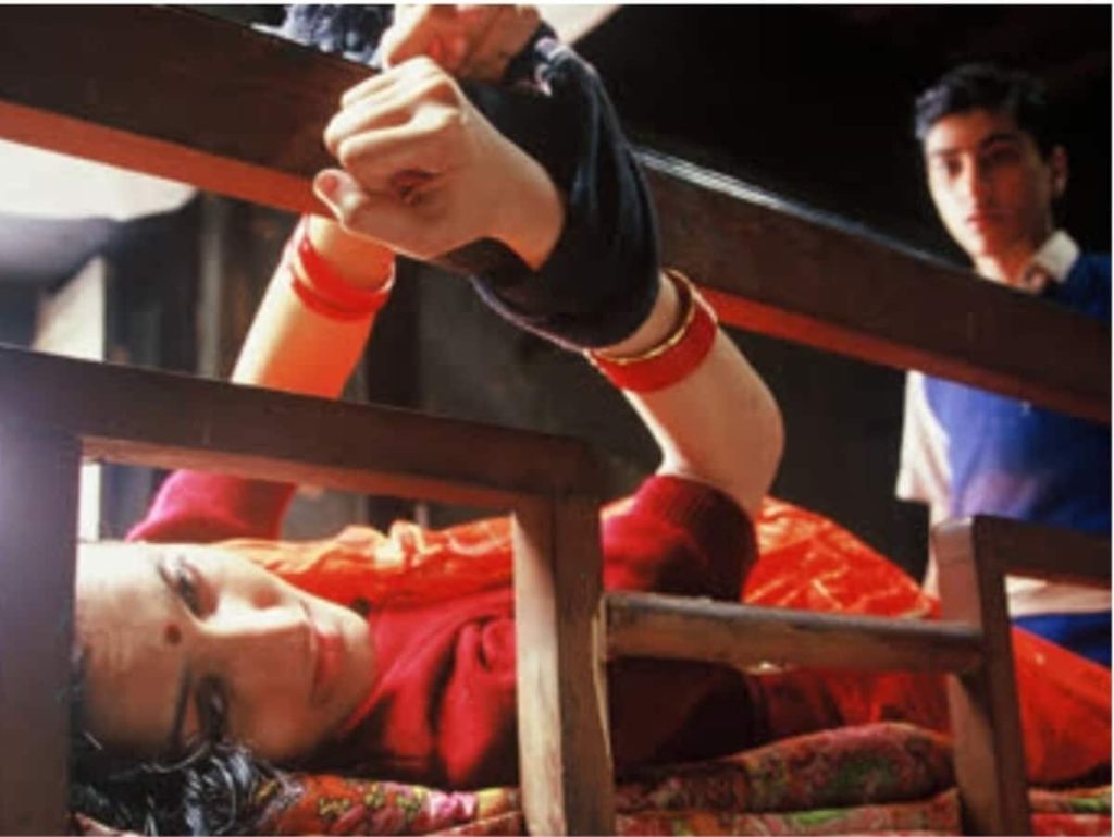 अपने रिस्क पर देखें ये बोल्ड फिल्म, दर्शकों का दावा- कई दिनों तक रहे डिस्टर्ब, IMDb पर बैंडिट क्वीन से...