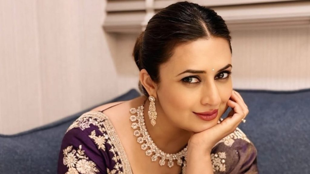 તાજેતરમાં ‘બિગ બોસ 19’ માં ભાગ લેવા માટે બે મોટા નામો જાહેર થયા હતા. આ હતું … बीते दिनों 'बिग बॉस 19' में हिस्सा लेने के लिए दो बड़े नाम सामने आए थे। ये था...