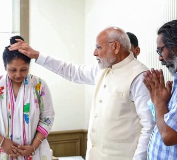कल्पना के सिर PM का हाथ, रो पड़े हेमंत; शिबू सोरेन को दिग्गजों ने ऐसे किया नमन;...