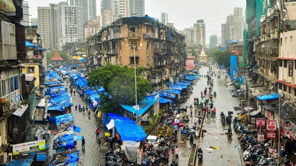 Mumbai Rain News: मुंबई में लगातार तीन दिनों से भारी बारिश हो रही है। इसकी वजह से कई...