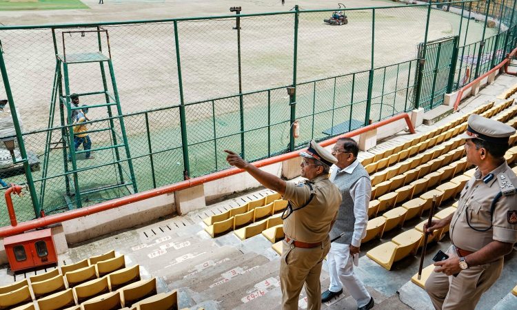 महिला क्रिकेट वर्ल्ड कप के बेंगलुरु में होने वाले मैचों पर अनिश्चितता के...