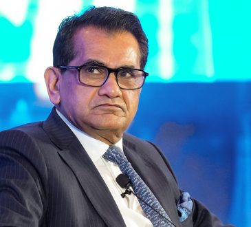 भारत अब जवाबी कार्रवाई करते हुए अमेरिका पर अत्यधिक निर्भरता को कम कर...