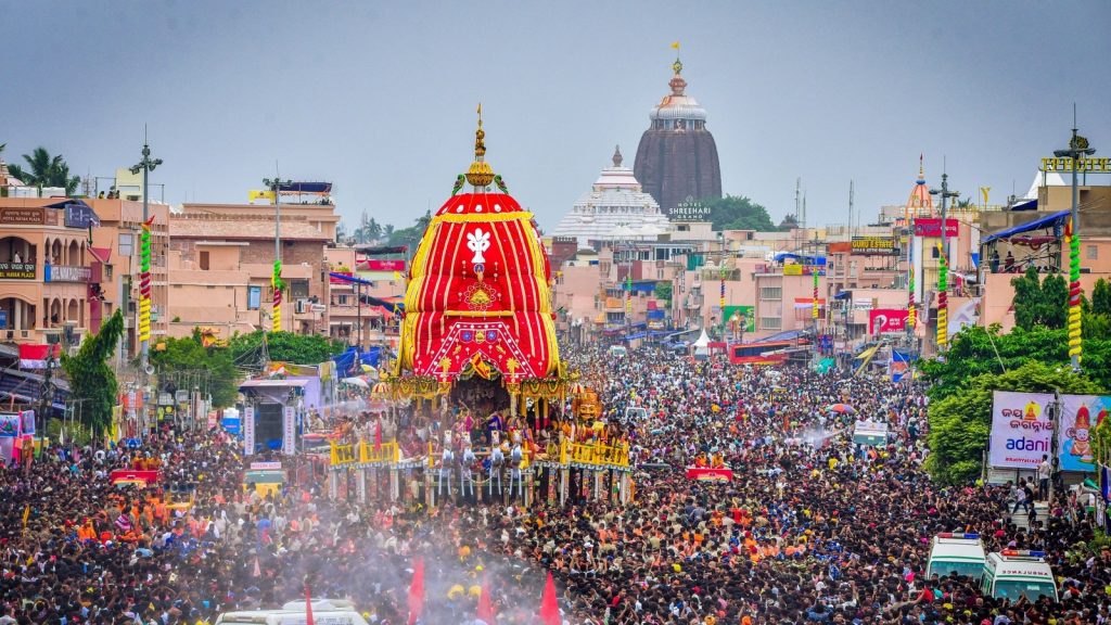 पुलिस ने मामले की जांच शुरू कर दी है और आस-पास लगे सीसीटीवी फुटेज की समीक्षा...