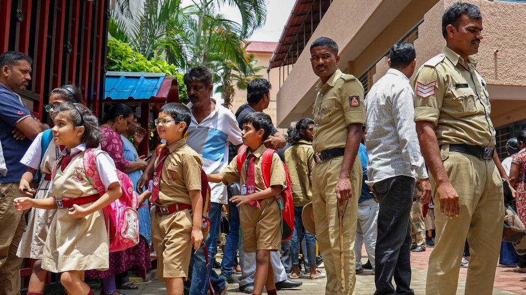 पुलिस जांच में पता चला कि 5वीं कक्षा के छात्र ने टैंक में जहर मिलाया था।...