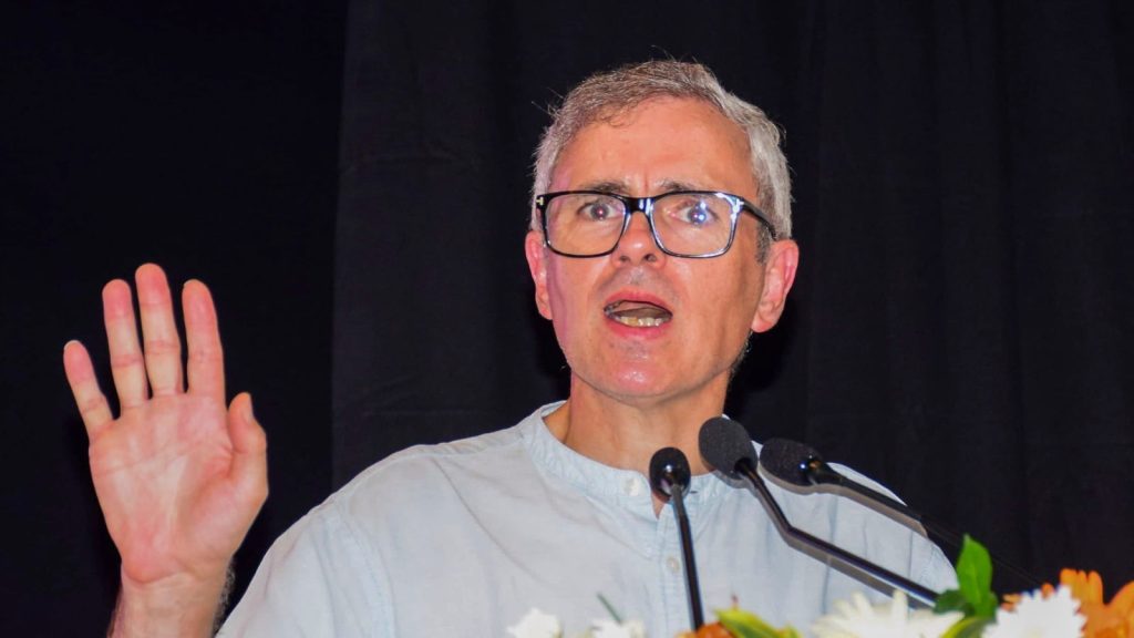 Omar Abdullah: जम्मू-कश्मीर के मुख्यमंत्री उमर अब्दुल्ला ने राज्य से 25 किताबें बैन...