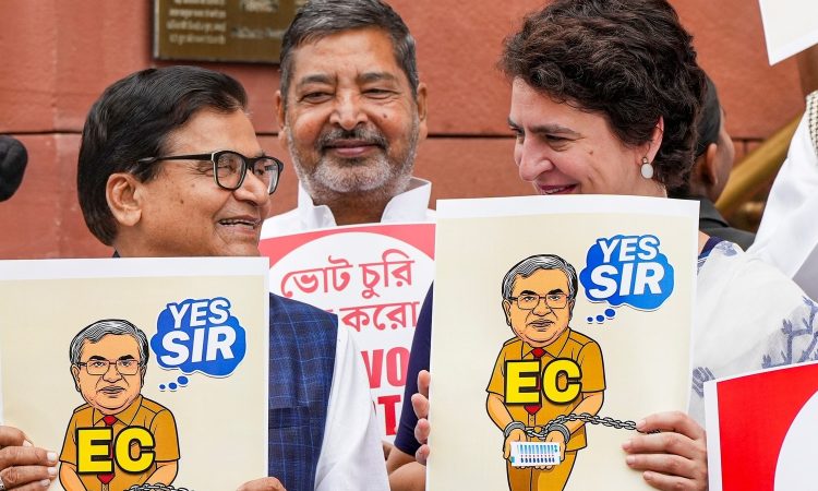 आयोग ने कहा है कि दावे और आपत्तियां दर्ज करने के लिए एक महीने का समय है और...