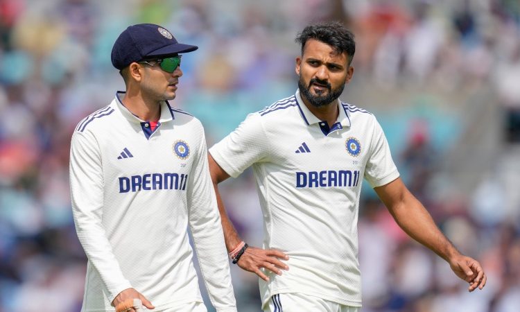 इंग्लैंड के खिलाफ ओवल टेस्ट के चौथे दिन तेज गेंदबाज आकाश दीप चोटिल हो गए।...