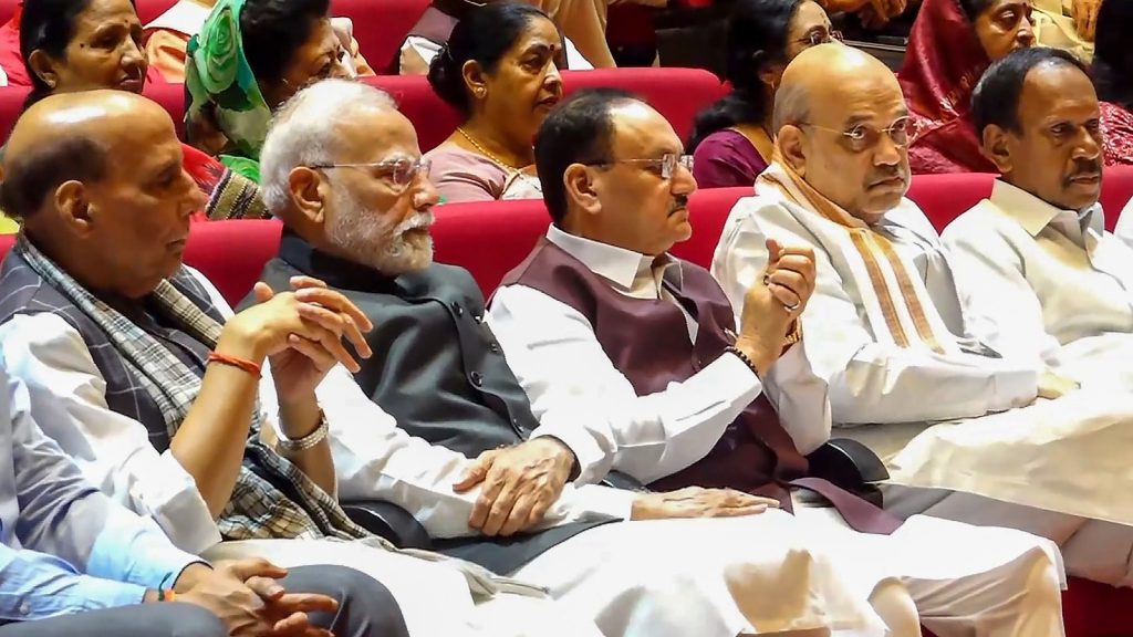 અહેવાલ છે કે વિપક્ષી ગઠબંધન ભારતના સંયુક્ત ઉમેદવાર મેદાન અને કોંગ્રેસ પ્રમુખ … खबर है कि विपक्षी गठबंधन INDIA संयुक्त उम्मीदवार उतारेगा और कांग्रेस अध्यक्ष...
