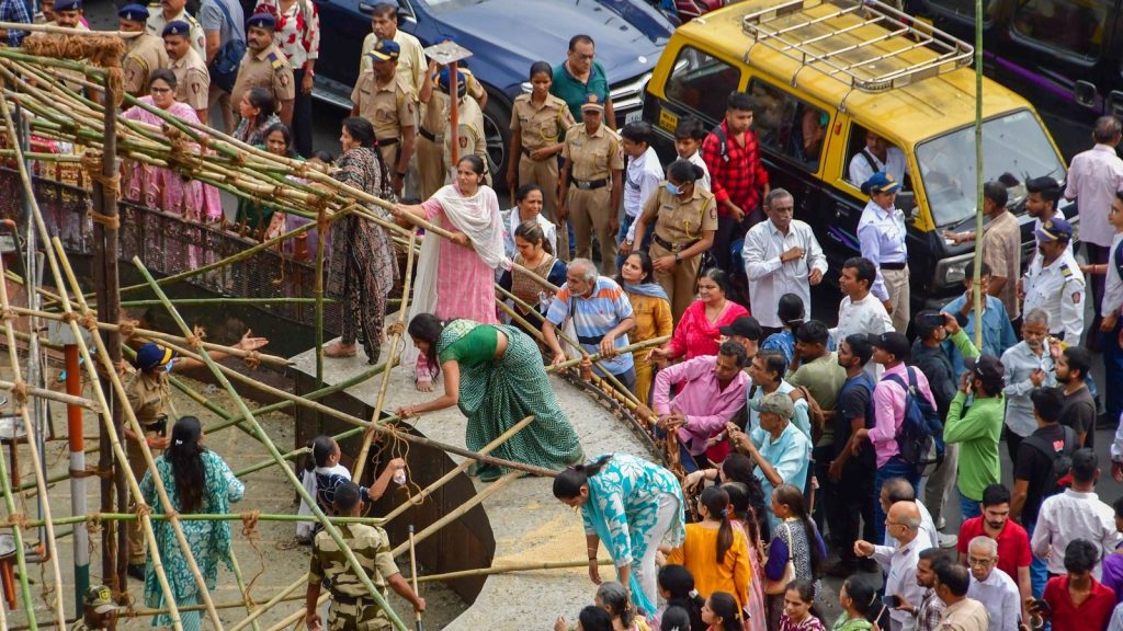 कुछ दिनों पहले हाई कोर्ट ने कहा था कि कबूतरों को दाना देना सार्वजनिक...